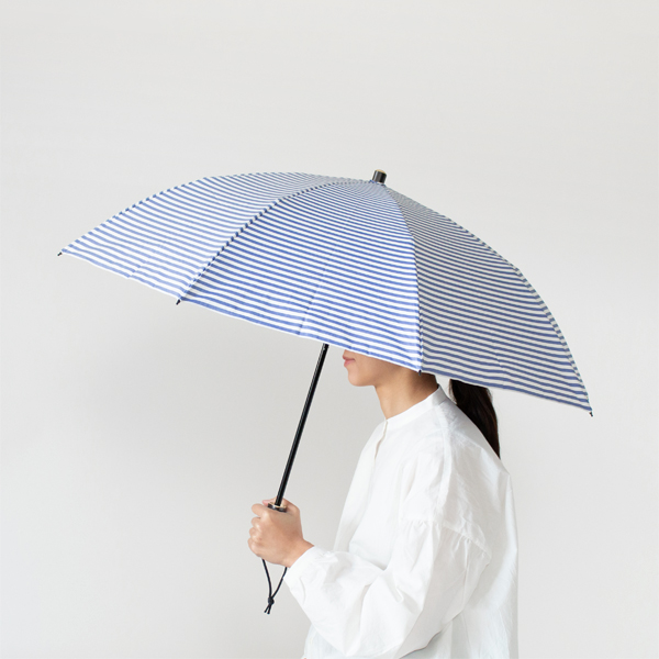 女性が持ったところ。ユニセックスでご使用いただけます(WHITE)