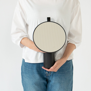 重すぎないので持って移動もスムーズです(身長156cm/dark gray)