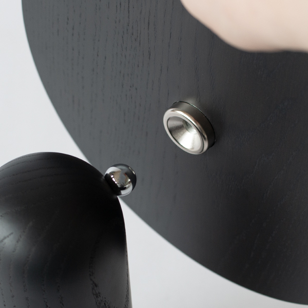 マグネットのジョイントにより自由な角度で使えます(dark gray)