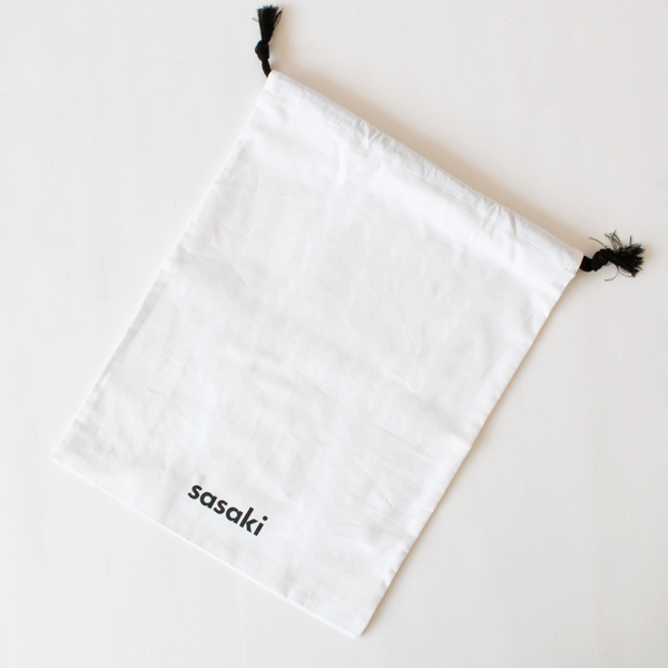 使わない時に被せられる巾着付き