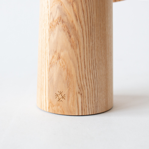 木の質感をそのまま感じられるデザイン(natural)