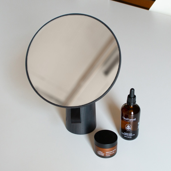 いつでも見やすい角度で使えます(dark gray)