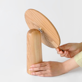 マグネットのジョイントにより自由な角度で使えます(natural)
