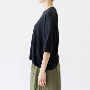B.NAVY、身長162cm B.NAVY、身長162cm