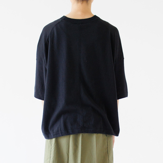 B.NAVY、身長162cm B.NAVY、身長162cm