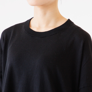程よく詰まった首元(BLACK、身長162cm) 程よく詰まった首元(BLACK、身長162cm)