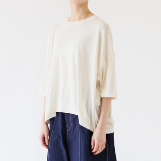 WHITE、身長162cm WHITE、身長162cm