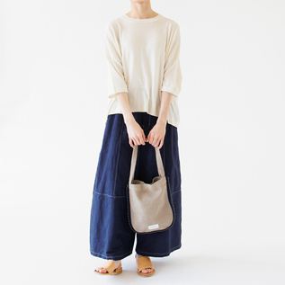 WHITE、身長162cm WHITE、身長162cm