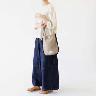 WHITE、身長162cm WHITE、身長162cm