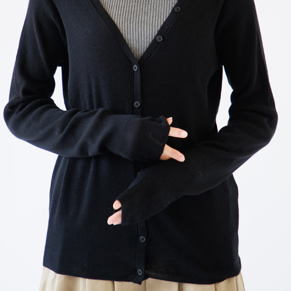 長めの着丈が腰回りを自然にカバー(BLACK)