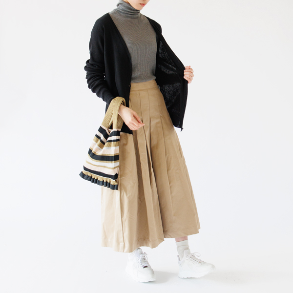 BLACK、身長162cm