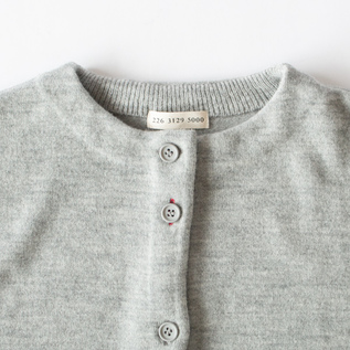 ボタンに遊び心(LIGHT GREY) ボタンに遊び心(LIGHT GREY)