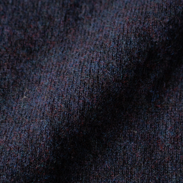 重ね着しやすい柔らかいウールを使用(NAVY)