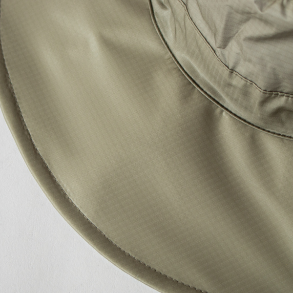 撥水加工を施した、リップストップ生地を使用(DRIFT)