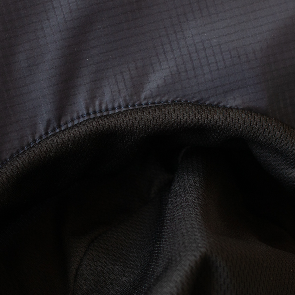 裏地は通気性の良いポリエステル100%生地(NAVY)