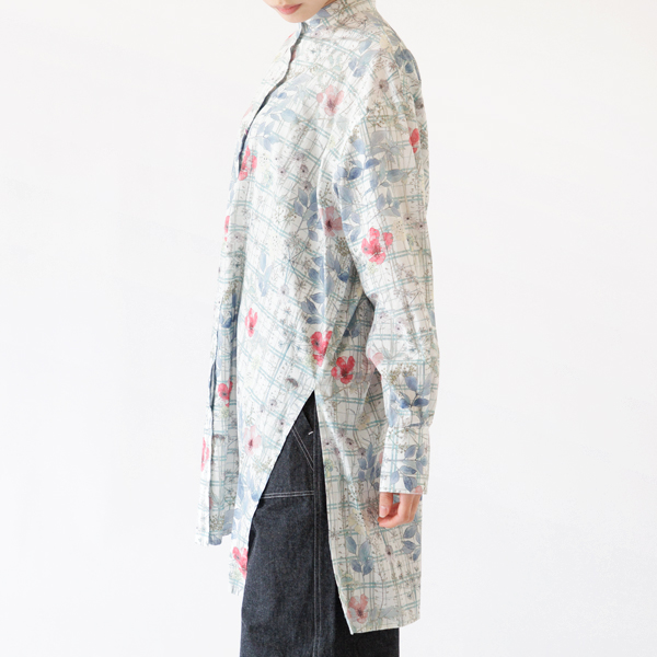 深めのスリット(GRN、身長162cm)