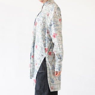 深めのスリット(GRN、身長162cm)