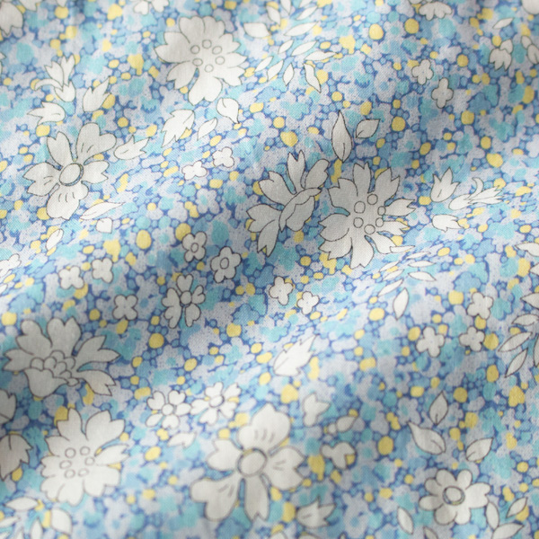 上品なツヤがあります(BLU、身長162cm)
