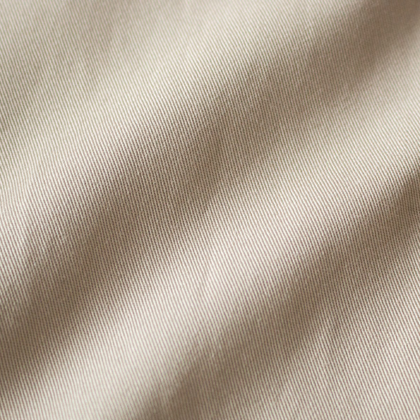 柔らかい肌触りと肉厚のコットンツイル素材で仕立てた一着(LGY)