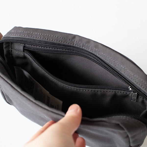 ジップ付ポケット×1(DARK GREY)