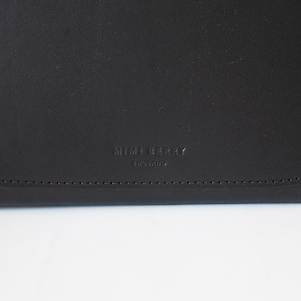 型押しロゴ(black)