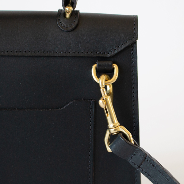 ショルダーはつけ外しが可能です(black)