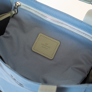 限定カラーはグレーがアクセント(B TOTE S)