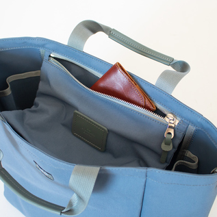 フラップはポケットでもあります(B TOTE S)