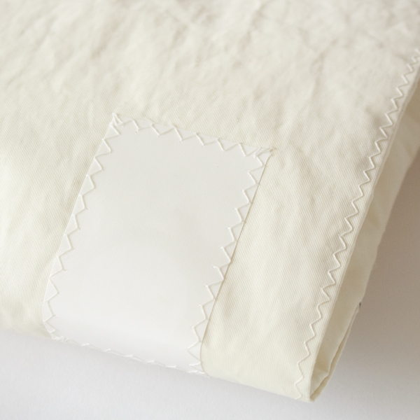 このような継ぎ接ぎがあるものや、ないものもございます このような継ぎ接ぎがあるものや、ないものもございます