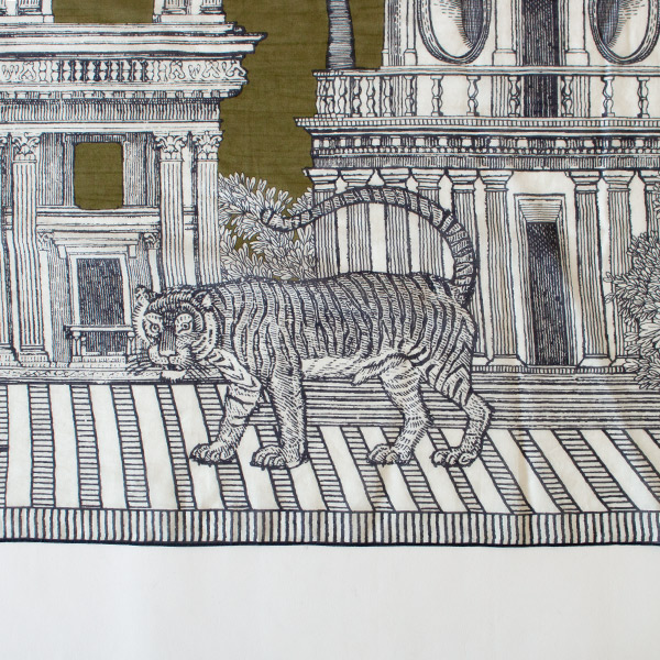 幻想的な建築とジャングルの異質で面白い組み合わせ(MIRAGE/KHAKI) 幻想的な建築とジャングルの異質で面白い組み合わせ(MIRAGE/KHAKI)