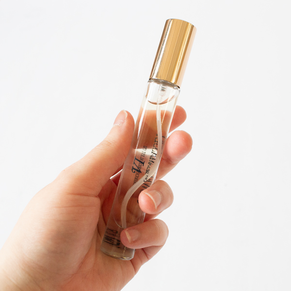 旅のお供にもぴったりなコンパクトサイズ（7.5mL）