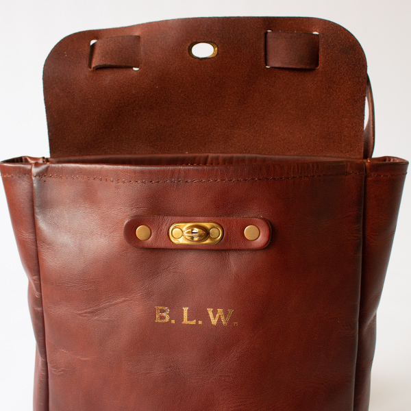 フラップ式で開け閉め簡単(CAMEL) フラップ式で開け閉め簡単(CAMEL)