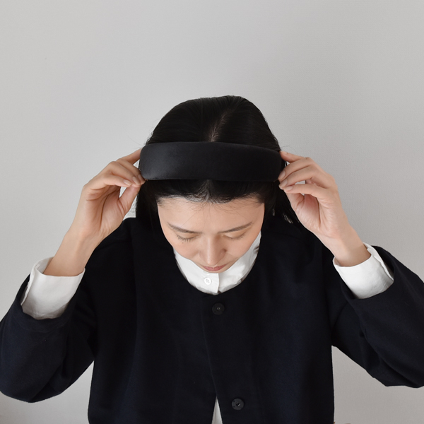 ボリュームがあって華やかなカチューシャ(CHARCOAL) ボリュームがあって華やかなカチューシャ(CHARCOAL)