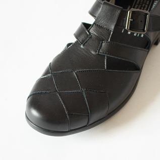 メッシュストラップシューズ TR-029 BLACK／chausser（ショセ）｜愛着