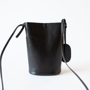ショルダーバッグ ブラック APERTO ショルダーバッグ Sleek Path XS／REN（レン）｜愛着を持って