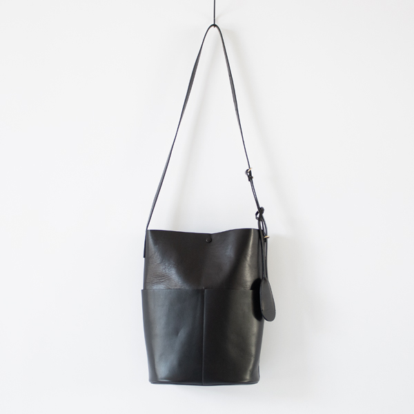 APERTO ショルダーバッグ Sleek Path APERTO ショルダーバッグ Sleek Path