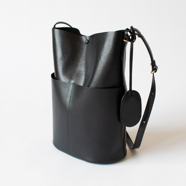 APERTO ショルダーバッグ Sleek Path APERTO ショルダーバッグ Sleek Path