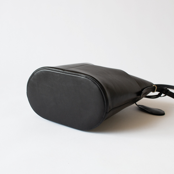 APERTO ショルダーバッグ Sleek Path APERTO ショルダーバッグ Sleek Path