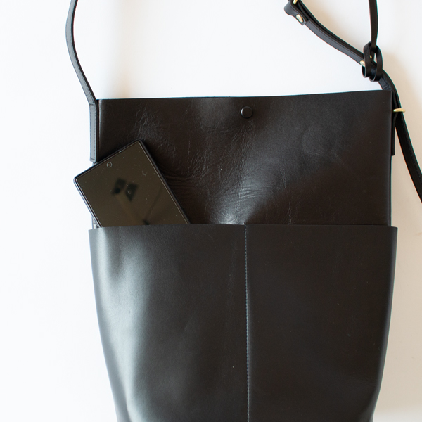 外ポケットにはすぐ取り出したいものを 外ポケットにはすぐ取り出したいものを