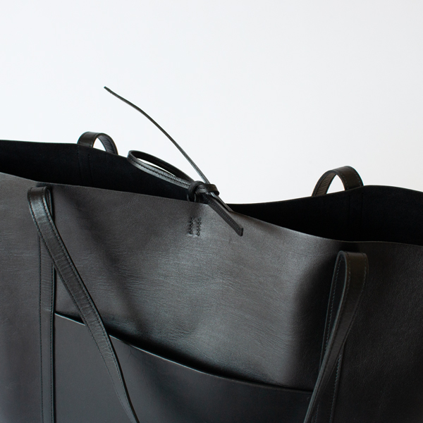 口は紐で結べます 口は紐で結べます