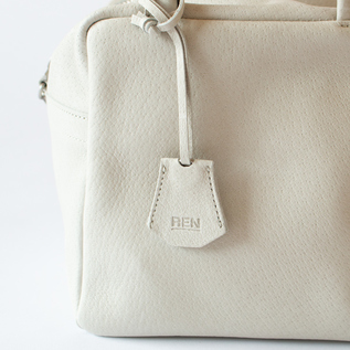 HALLIE 2WAYキューブポシェット／REN（レン）｜愛着を持ってずっと使い