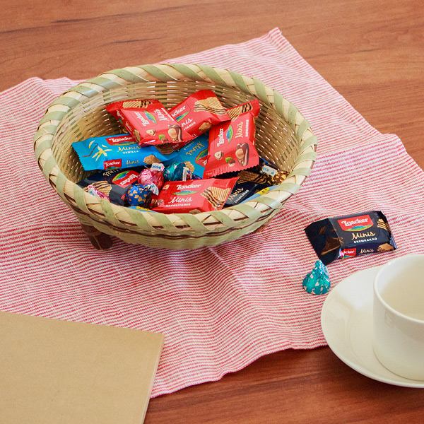お菓子入れに