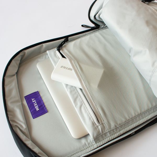 小物用の収納に便利なジッパー付きポケット(BLACK) 小物用の収納に便利なジッパー付きポケット(BLACK)