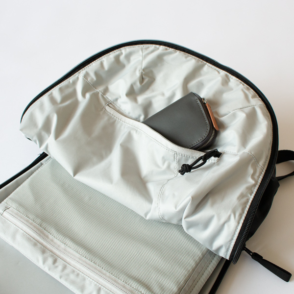 小物用の収納に便利なジッパー付きポケット(BLACK) 小物用の収納に便利なジッパー付きポケット(BLACK)