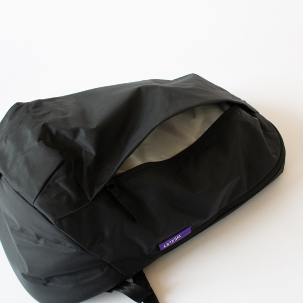 ジップ付き大型フロントポケット(BLACK) ジップ付き大型フロントポケット(BLACK)