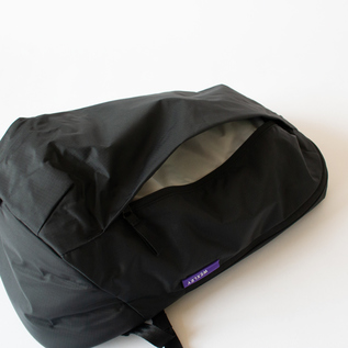 ジップ付き大型フロントポケット(BLACK) ジップ付き大型フロントポケット(BLACK)
