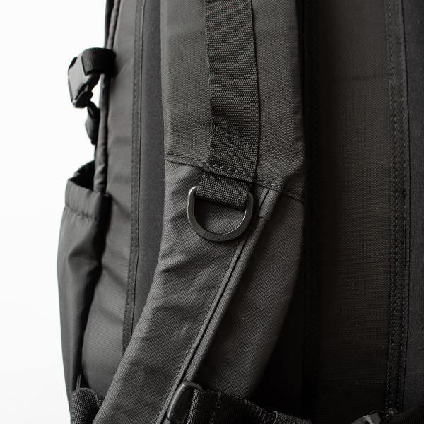 SHOULDER POUCHの取り付けが可能(BLK)