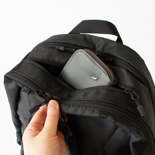 アクセスしやすい上部ファスナーポケット(BLK) アクセスしやすい上部ファスナーポケット(BLK)