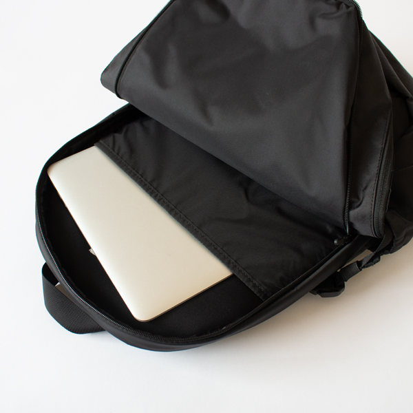 ノートパソコンが収納できる専用スペース(BLK)