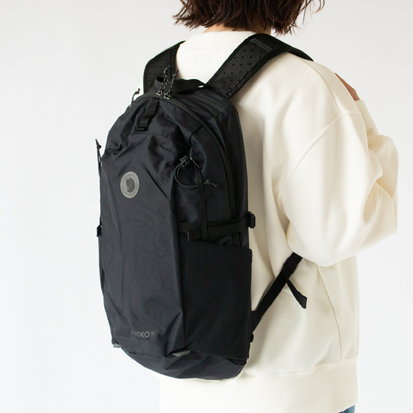 Black、身長156cm